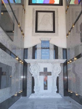 rivestimanto interno cappella con altare - arte pietra snc