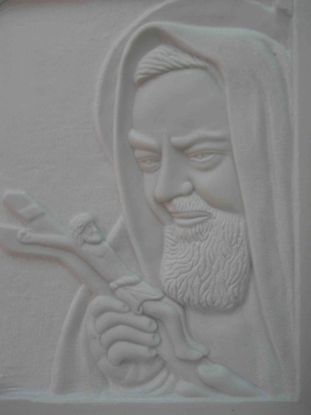 Volto Padre Pio con crocifisso - arte pietra snc